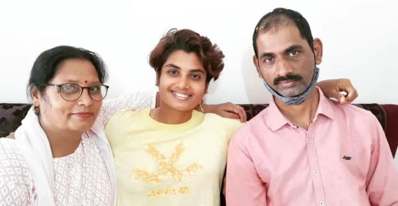 Meghna Singh with her parents