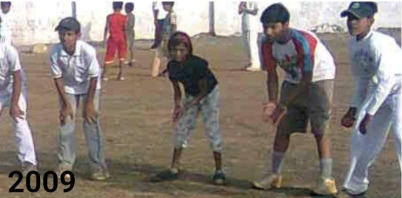 Pooja Vastrakar playing cricket with boys in her childhood