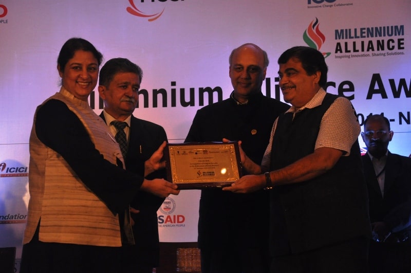 Safeena Husian recieiving the USAID Millennium Alliance Award