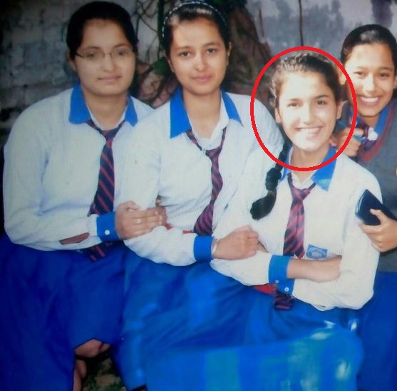 Sakshi Sharma in school days