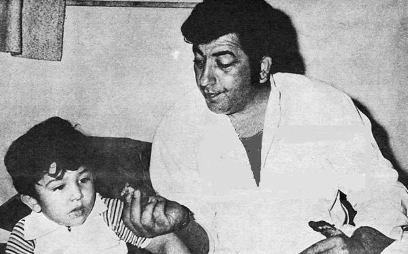 Shadaab Khan's childhood photo with his father 