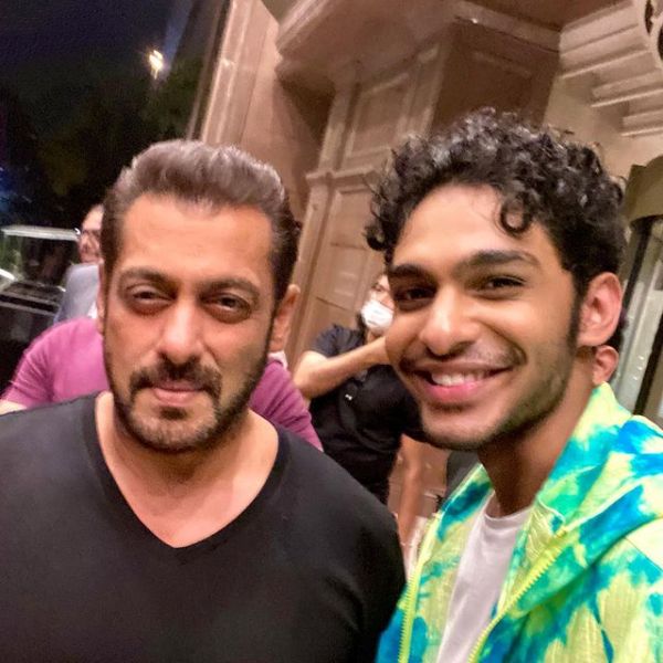 Sidharth poses with actor Salman Khan