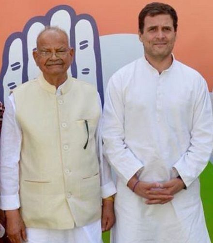 Sukh Ram with Rahul Gandhi