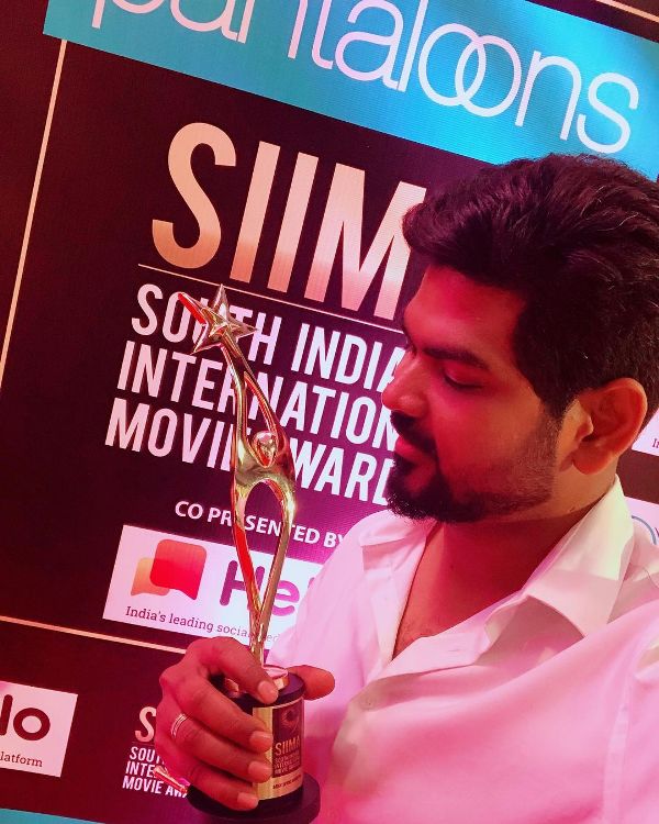 Vignesh Shivan with his SIIMA Award
