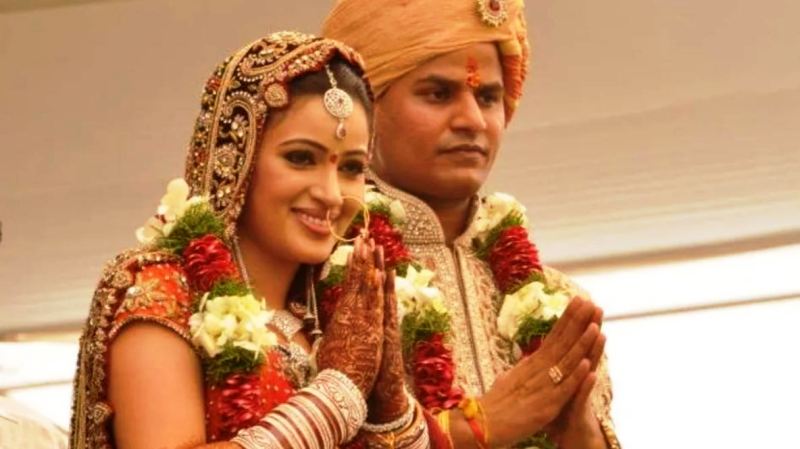 Wedding day picture of Ravi Rana and Navneet Rana