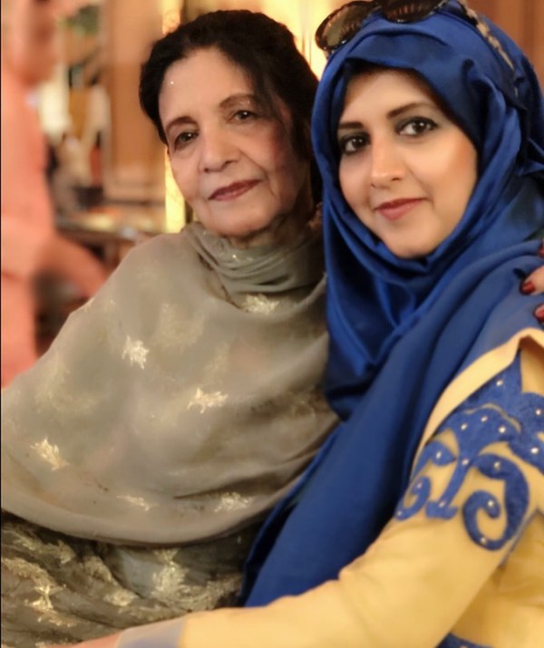 A picture of Syeda Bushra Iqbal with her mother