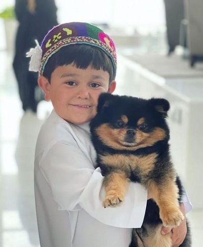 Abdu Rozik with a dog