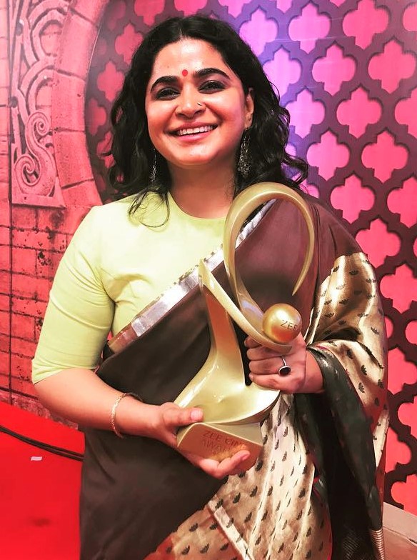 Ashwiny Iyer Tiwari posing with her award