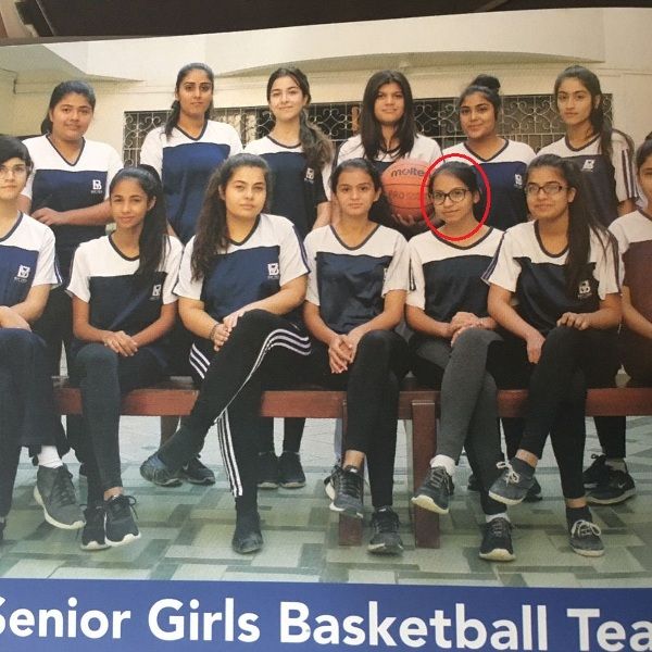 Group photo of Dua Amir from her school's basketball team