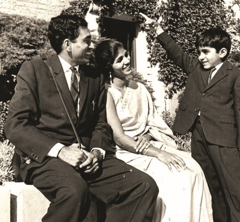 Gopi Narang with wife Tara Narang and elder son Arun