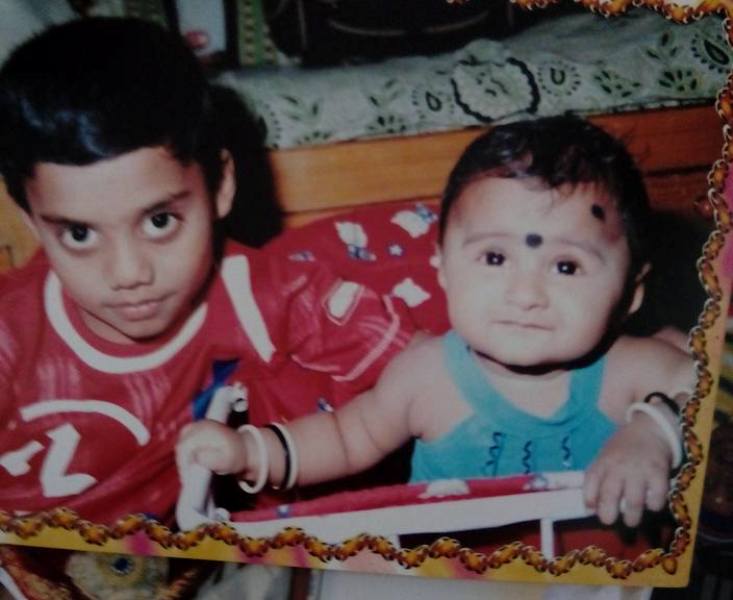 Mrunal Jadhav's childhood photo with her brother 