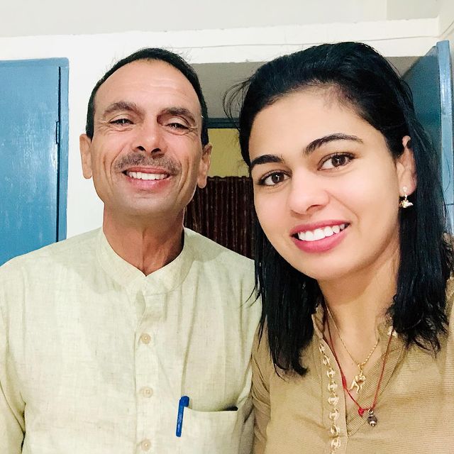 Pooja Dhanda with her father 