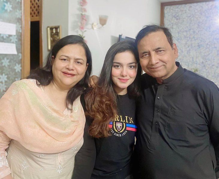 Syeda Tuba Anwar with her parents