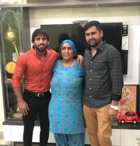 Bajrang Punia with his mother and elder brother