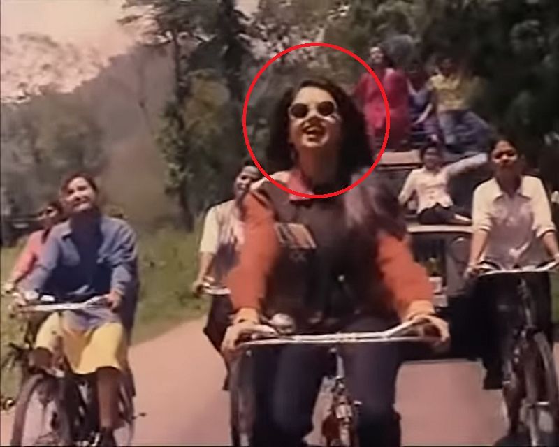 Bhagyashree in the film 'Shotru Dhongsho' (2002)
