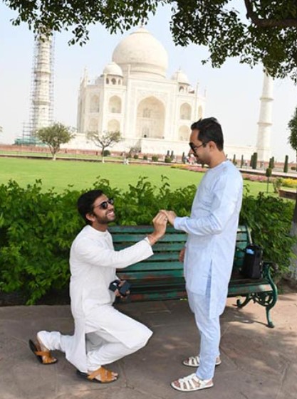 Chaitanya proposes to Abhishek in front of Taj Mahal