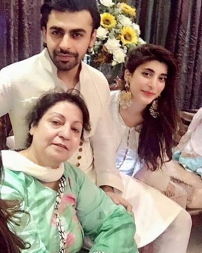 Farhan Saeed with his mother and wife