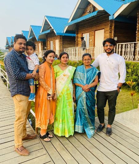 Kishor Das with his family