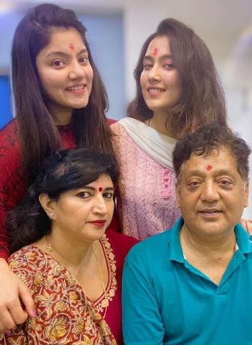 Manu Bisht with his parents and sister