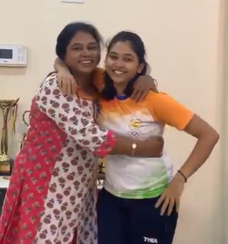Mehuli Ghosh with her mother Mitali Ghosh