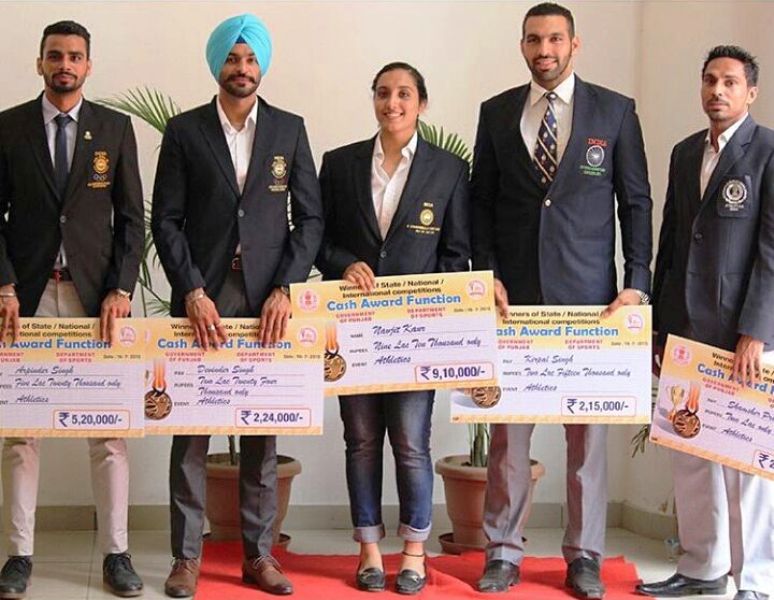 Navjit Kaur Dhillon (centre) felicitated by the Punjab Government in 2015 with her check of Rs 9.10 lakh