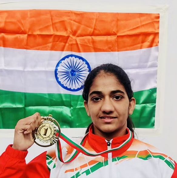 Nitu Ghanghas with her Gold medal 