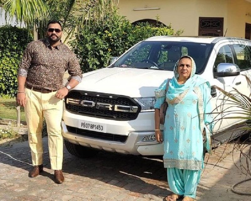 Tajinderpal Singh Toor with his mother