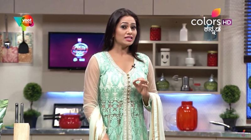 Chaitra Hallikeri hosting Star Saviruchi