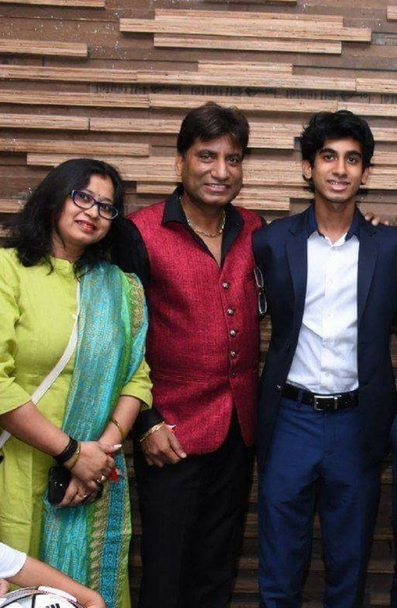 Aayushmaan Srivastava with his parents