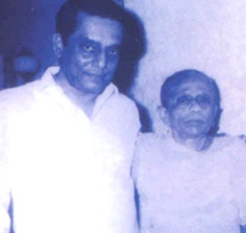 Abdul Gaffar Nadiadwala with his mother
