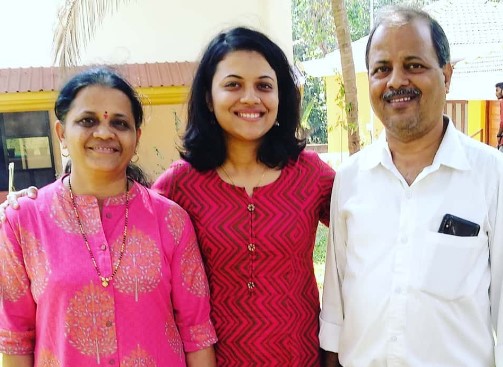 Bhakti Kulkarni with her parents