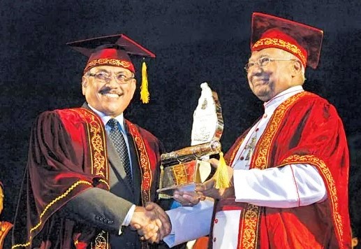 Gotabaya Rajapaksa at the Colombo University receiving his honorary Doctorate
