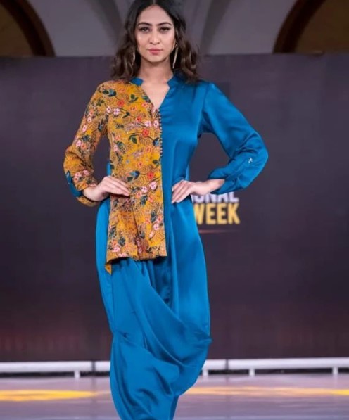 Kiran Yogeshwar walking in the fashion show