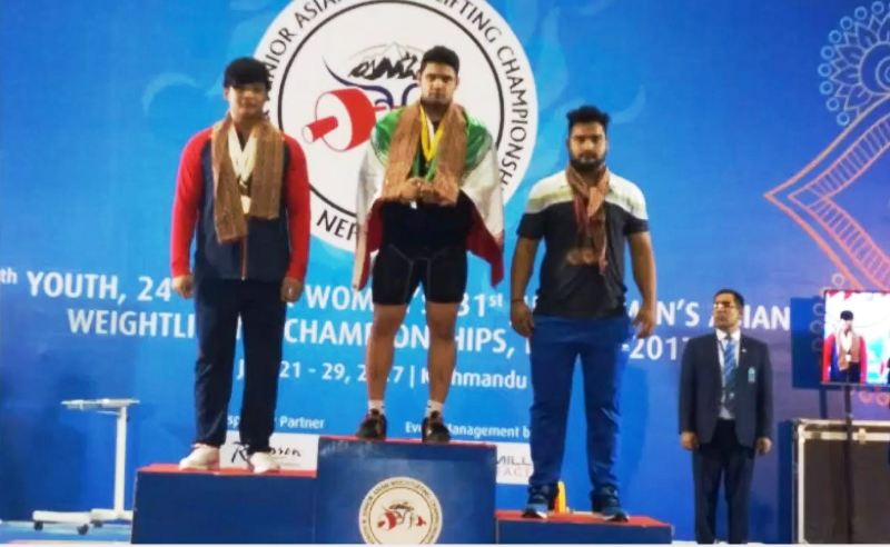 Lovepreet Singh (bronze medal) at 2017 Asian Youth and Junior Weightlifting Championships (Kathmandu)