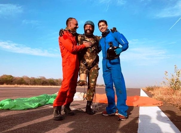 Major DP Singh after completing his para diving stunt