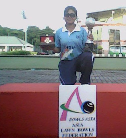 Nayanmoni Saikia after winning the trophy at Lawn Bowles in 2012