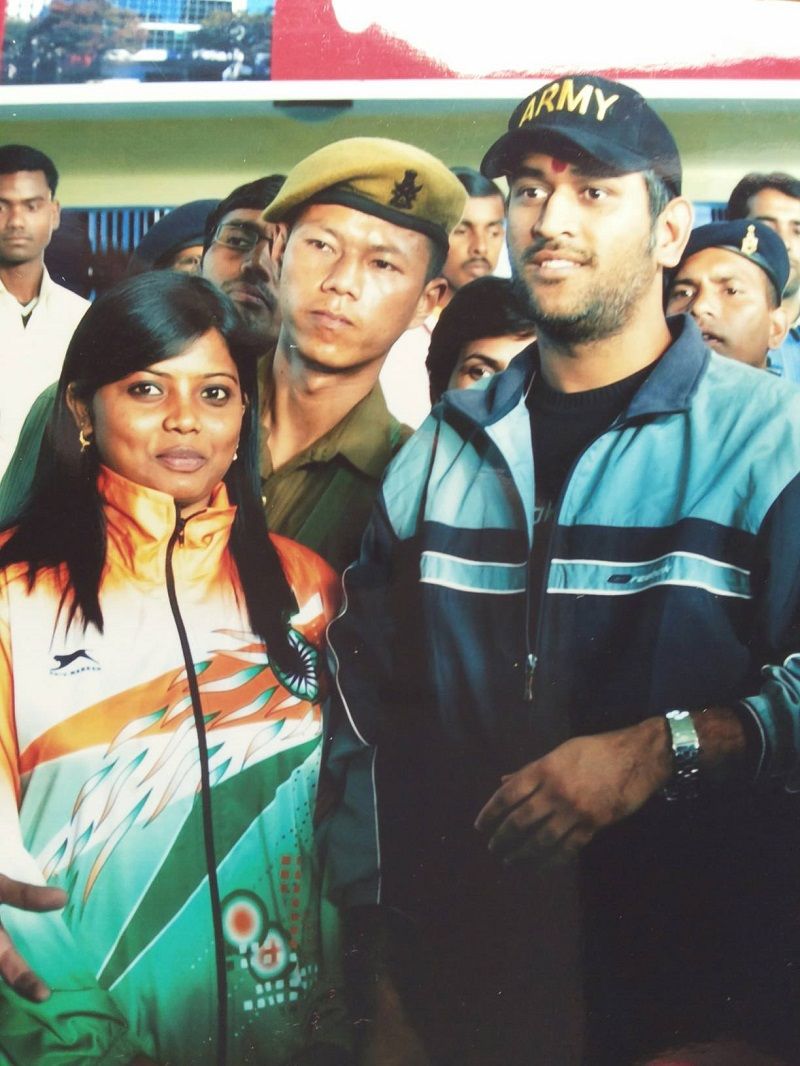 Rupa Rani Tirkey with MS Dhoni