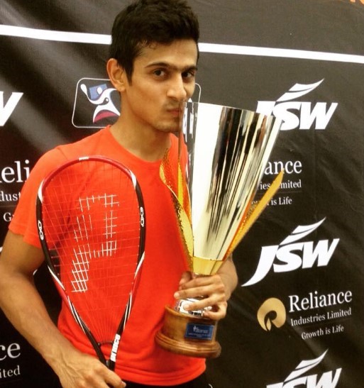 Saurav Ghoshal poses after winning the 35k PSA event in Kolkata in 2015