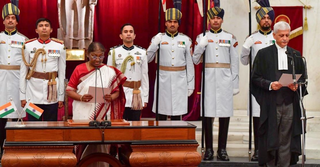 U. U. Lalit swearing in as the 49th Chief Justice of India in the presence of President Droupadi Murmu at Rashtrapati Bhavan on 27 August 2022