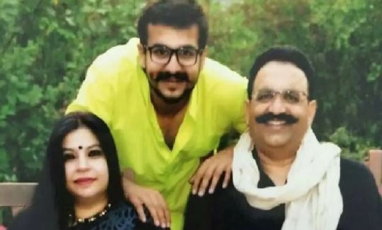 Abbas Ansari with his parents