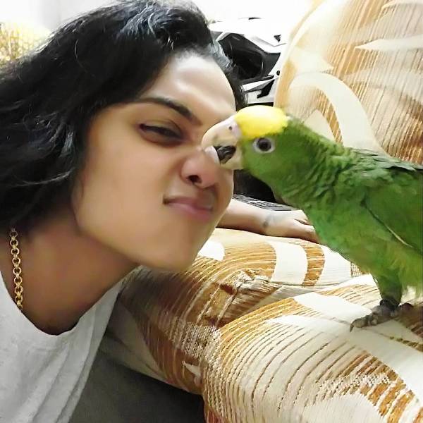 Abhinayashree with her pet bird Oscar