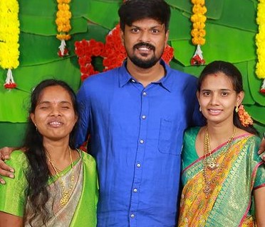 Adi Reddy with his sister and wife