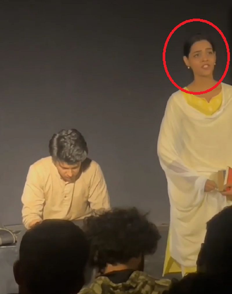Akanksha Mohan in the play 'Sakharam Binder'