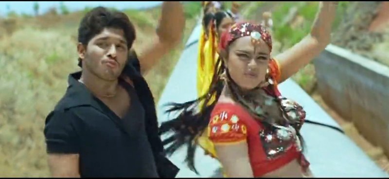 Allu Arjun and Abhinayashree in the song Aa Ante Amalapuram from the film Arya (2004)