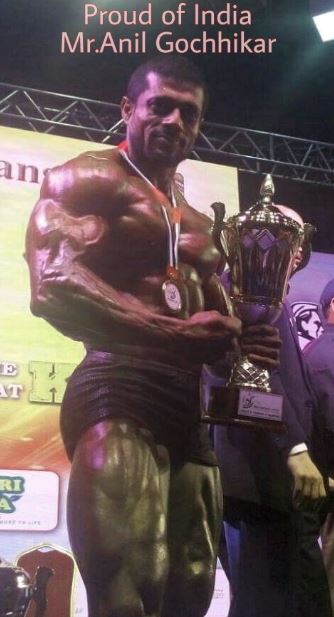 Anil Gochikar with his trophy in Dubai