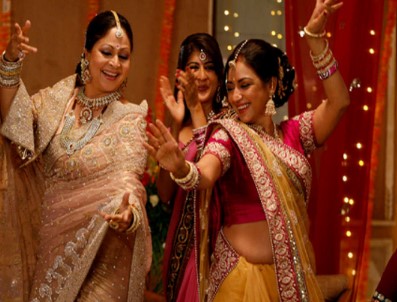 Anuradha Patel (right) dancing in a still from the film Jaane Tu Ya Jaane Na