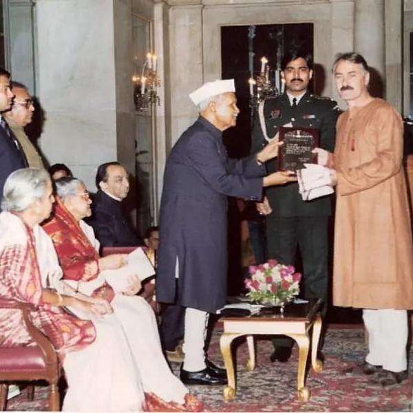 Barry John receiving Sangeet Natak Academi Award in 1993