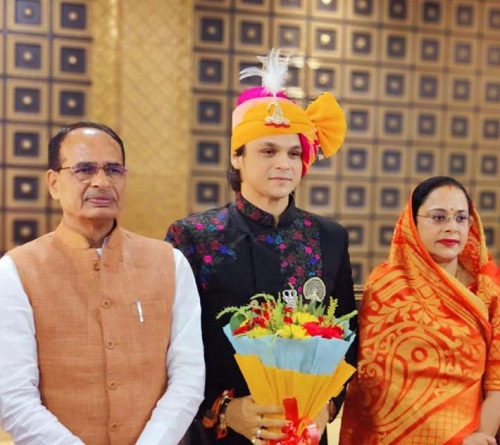 CM Shivraj Singh & his wife Sadhna Singh at Akash’s wedding