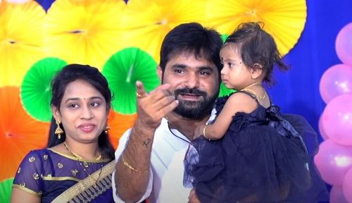 Chalaki Chanti with his wife and daughter
