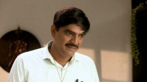 Dipen Rawal in a scene from the Gujarati television show Soorth ni Mrs Singham